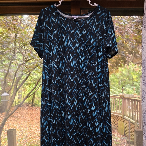 LuLaRoe Carly - Picture 1 of 3